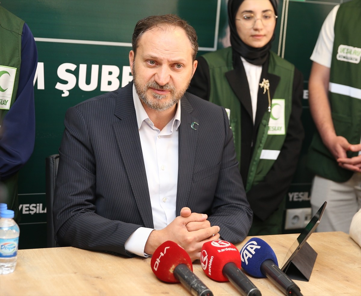 Yeşilay Genel Başkanı Mehmet Dinç, derneğin Erzurum Şubesi'ni ziyaret etti. Dinç, ziyarette...