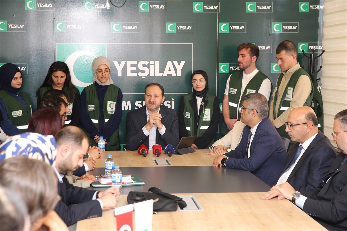 Yeşilay Genel Başkanı Mehmet Dinç, derneğin Erzurum Şubesi'ni ziyaret etti. Dinç, ziyarette...