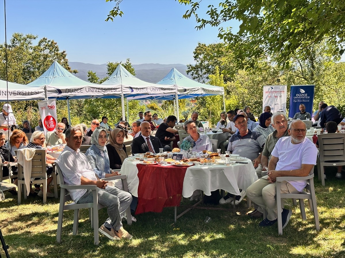 Yükseköğretim Kurulunca (YÖK) başlatılan "Bilim Kafe" projesi kapsamında Düzce Üniversitesi (DÜ)...