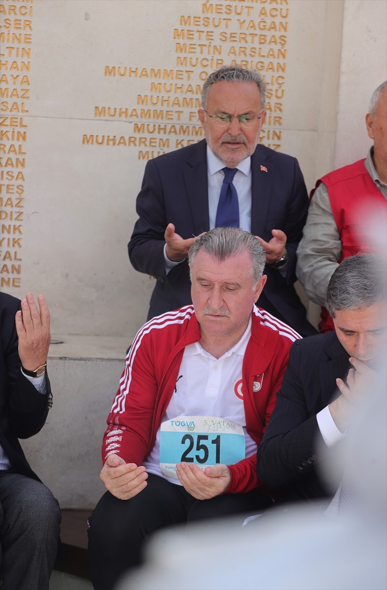 15 Temmuz Demokrasi ve Milli Birlik Günü dolayısıyla düzenlenen Vatan Koşusu'nda şehitler anıldı....