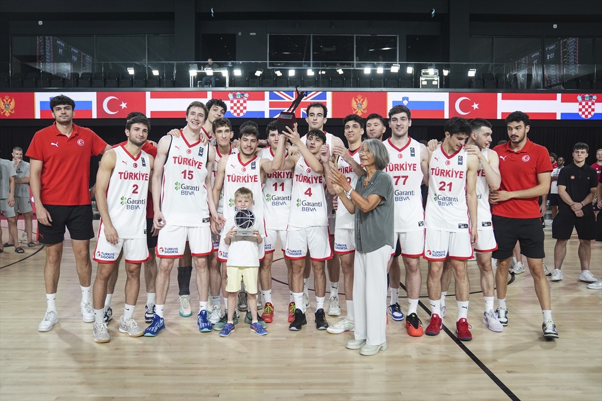 28. Uluslararası Turgut Atakol Basketbol Turnuvası’nın final maçında Türkiye ile Avusturya 20 yaş...