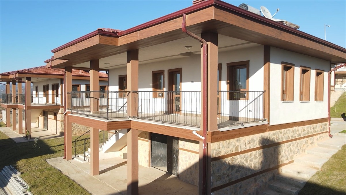 4 yıl önce Antalya'nın Manavgat ilçesinde çıkan orman yangının ardından TOKİ tarafından 911 konut...