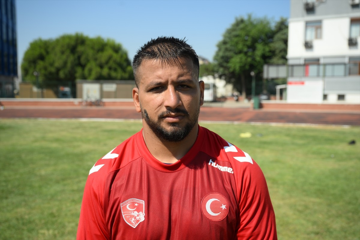 664. Tarihi Kırkpınar Yağlı Güreşleri'nde bir birincilik ve bir üçüncülük elde eden Edirneli...