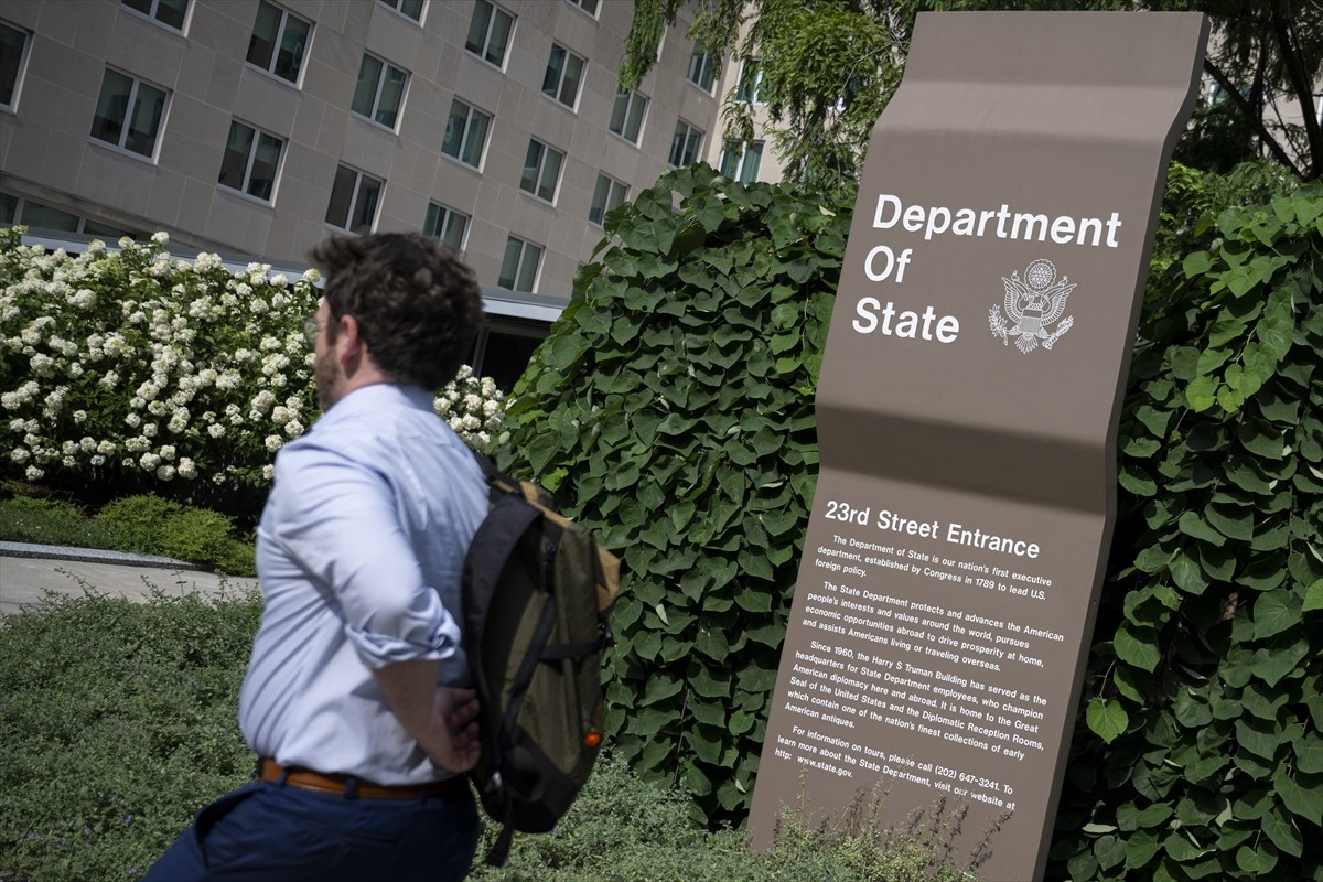 ABD Dışişleri Bakanlığı, 1300'ün üzerinde personelini işten çıkarırken, başkent Washington'da son...