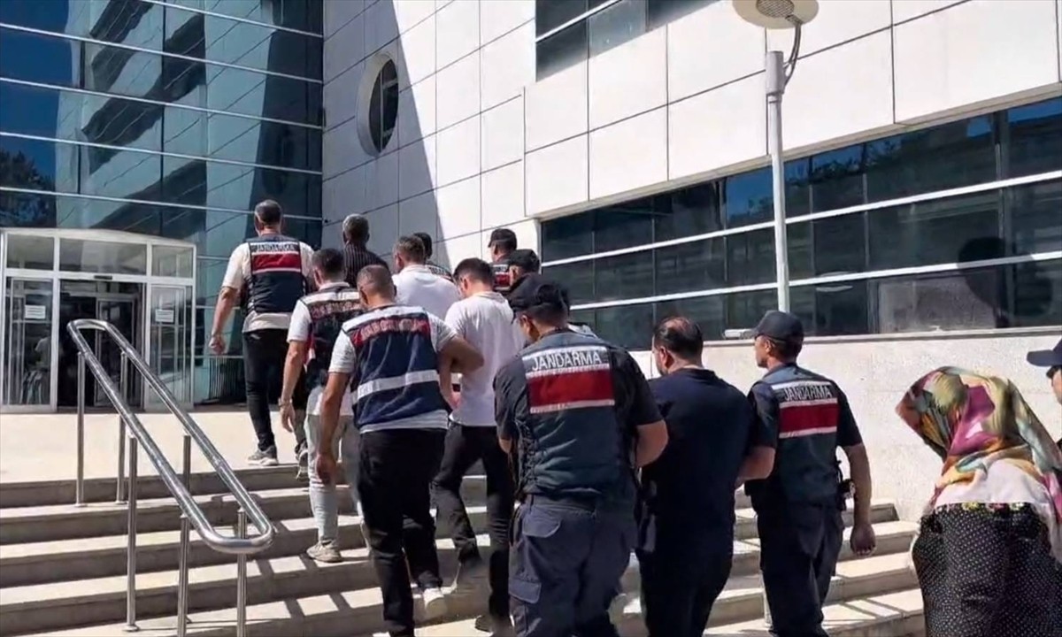 Adıyaman'da, kamu kurum ve kuruluşlarını dolandırdığı iddia edilen 57 şüpheli gözaltına...