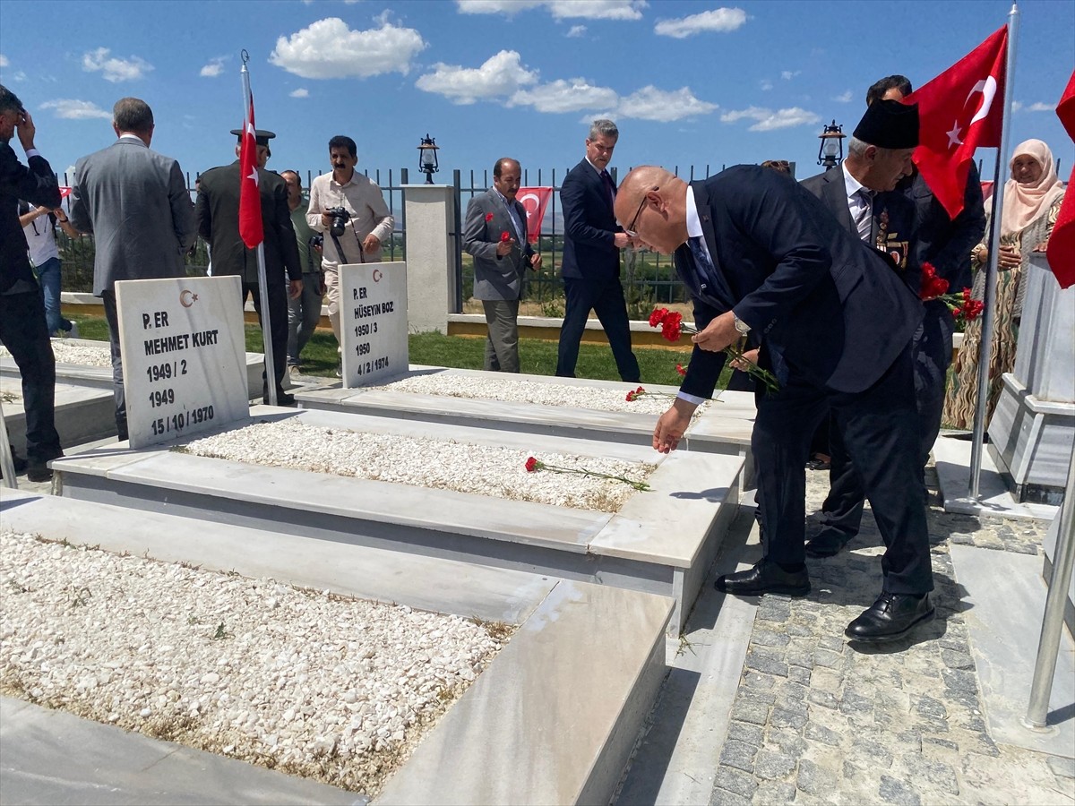 Ağrı Valisi Mustafa Koç, çevre düzenlemesi yapılarak yenilenen şehitlik anıtının açılışını yapıp...