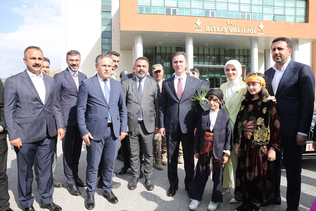 Aile ve Sosyal Hizmetler Bakanı Mahinur Özdemir Göktaş,  Bitlis'te  Valiliği ziyaret etti. 