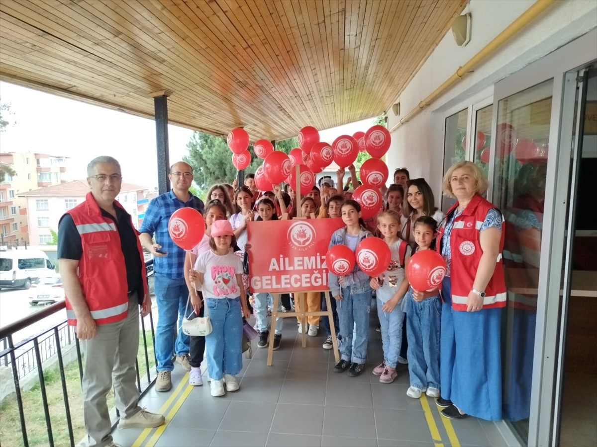 Aile ve Sosyal Hizmetler Bakanlığı ile Milli Eğitim Bakanlığının iş birliğiyle ortaokul...