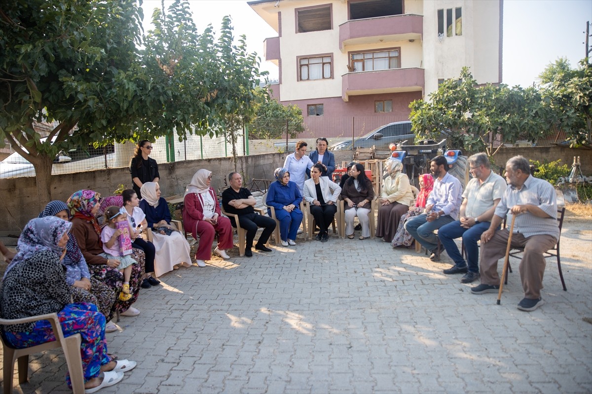 AK Parti Genel Merkez Kadın Kolları Başkanı Tuğba Işık Ercan, beraberinde AK Parti Sakarya...