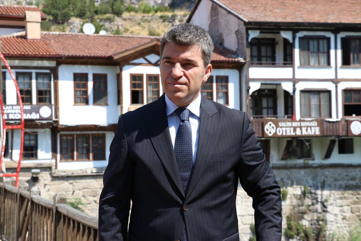 Amasya Valisi Önder Bakan, yılın ilk 6 ayındaki turizm rakamları ve hedefleri konusunda bilgi...