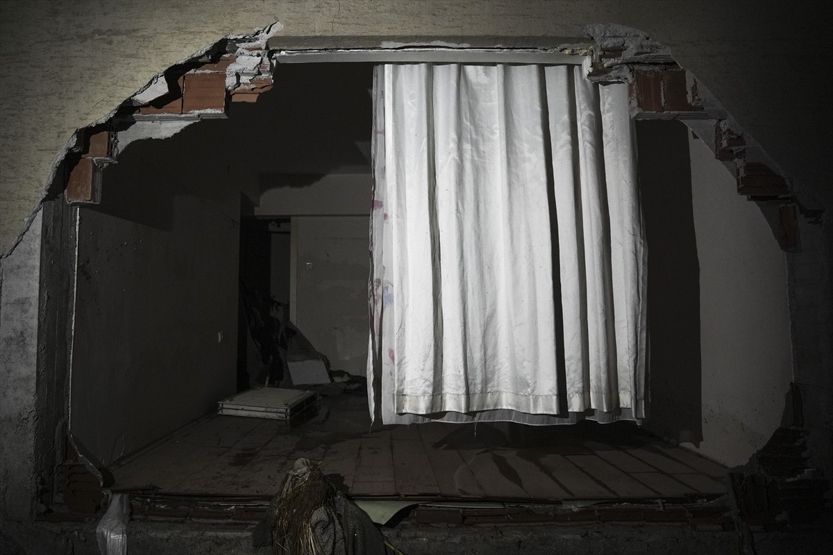 Ankara'da etkili olan sağanak nedeniyle Keçiören ilçesi Adnan Menderes Mahallesi 1071. Sokak'ta...