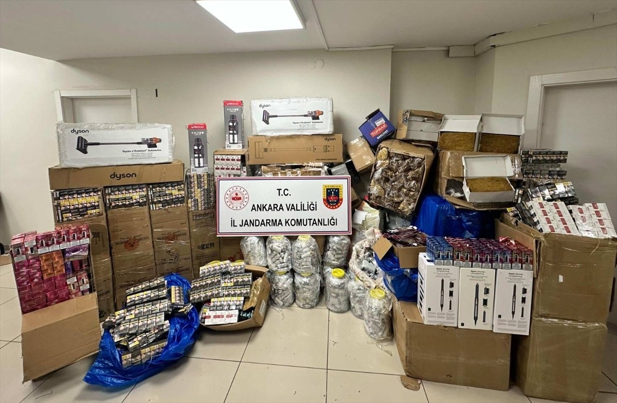 Ankara'da jandarma ekiplerince durdurulan bir tırda yapılan aramada, piyasa değeri 7 milyon 250...