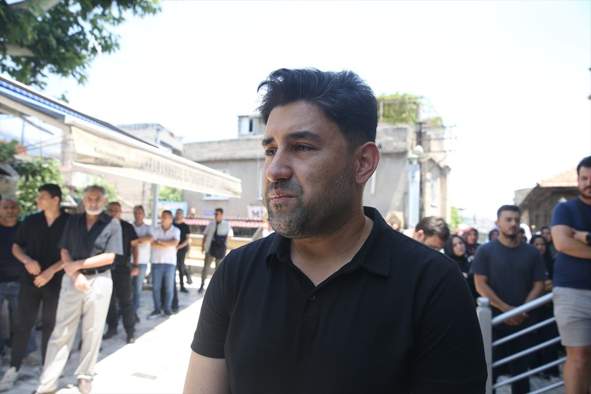 Ankara'nın Çankaya ilçesindeki 26 katlı bir binada çıkan yangında hayatını kaybeden anne Hüsniye...