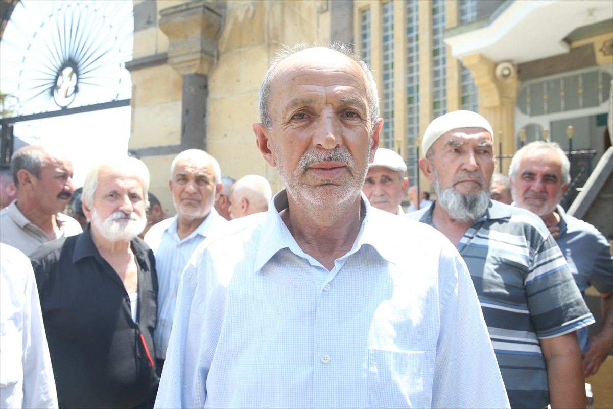 Ankara'nın Çankaya ilçesindeki 26 katlı bir binada çıkan yangında hayatını kaybeden anne Hüsniye...