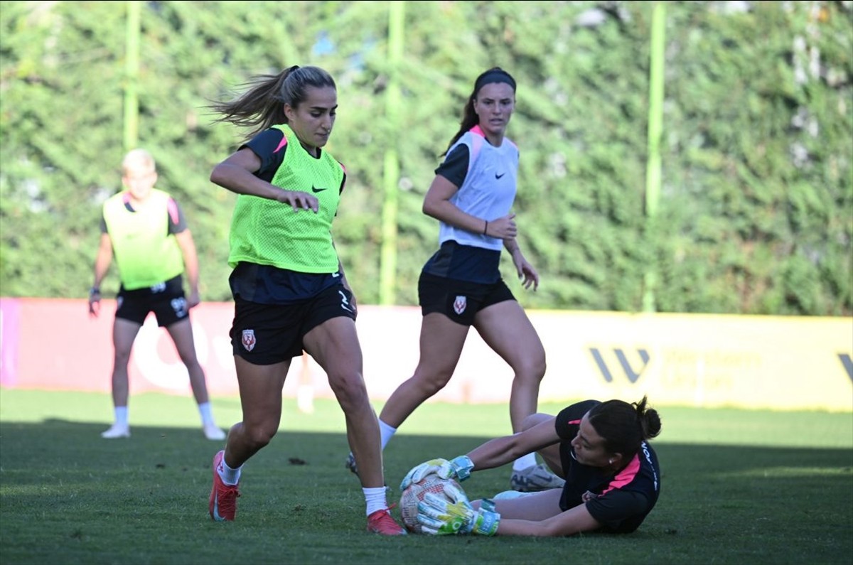 Ankara Büyükşehir Belediyesi (ABB) FOMGET Kadın Futbol Takımı, UEFA Şampiyonlar Ligi 1. eleme turu...