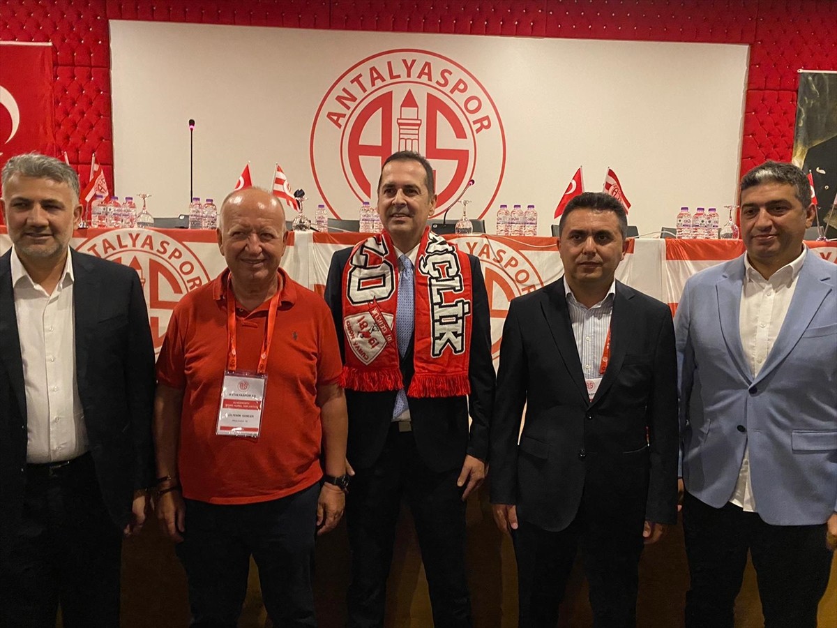 Antalyaspor Spor Faaliyetleri Ticaret Sanayi AŞ'de, yönetim kurulu başkanı Sinan Boztepe'nin 1...