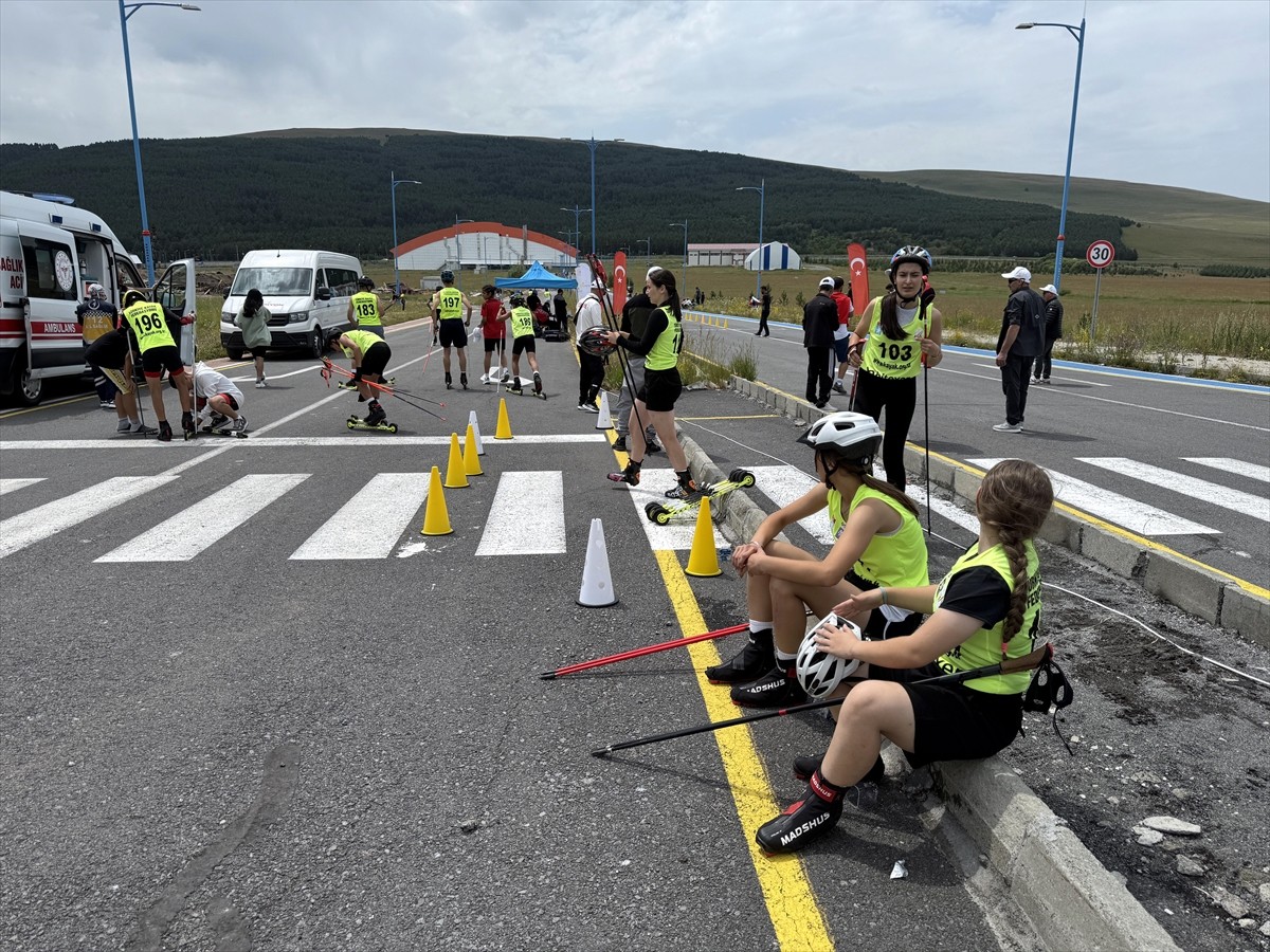 Ardahan'da düzenlenen Anadolu Yıldızlar Ligi (ANALİG) Tekerlekli Kayak Türkiye Şampiyonası...
