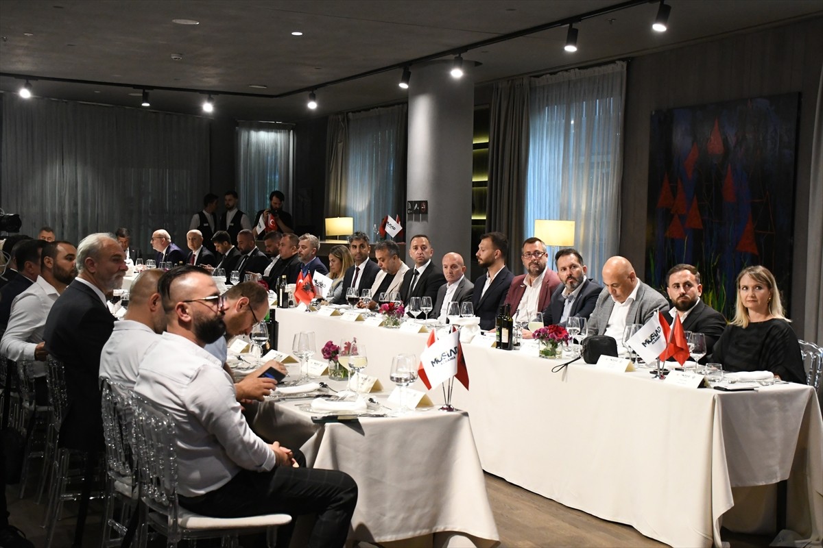 Arnavutluk'ta temaslarda bulunmak üzere Tiran'a gelen TBMM Dışişleri Komisyonu Başkanı Fuat Oktay...