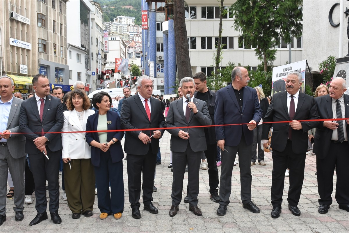 Artvin'de geçmişi iki asrı aşan boğa güreşleri kültürünü yaşatmak amacıyla düzenlenen "44....
