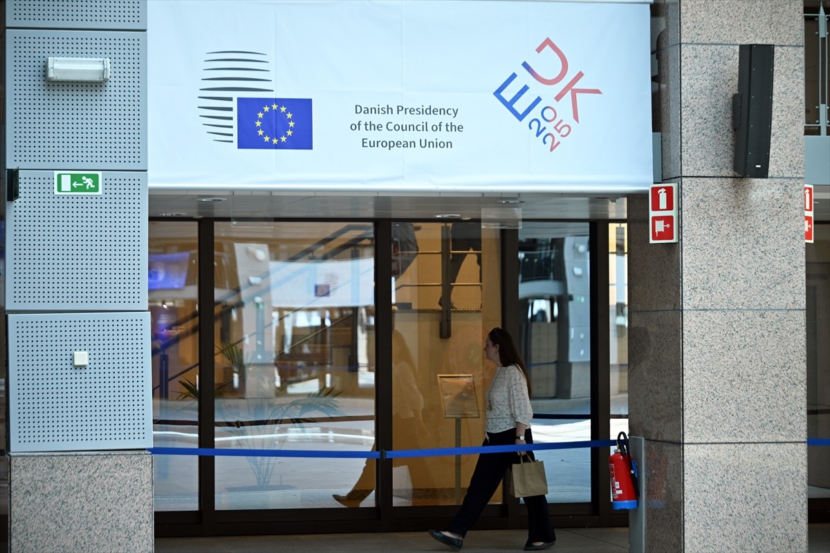 Avrupa Birliği'nin (AB) üye ülkeleri arasında 6 ayda bir dönüşümlü üstlenilen dönem başkanlığı...