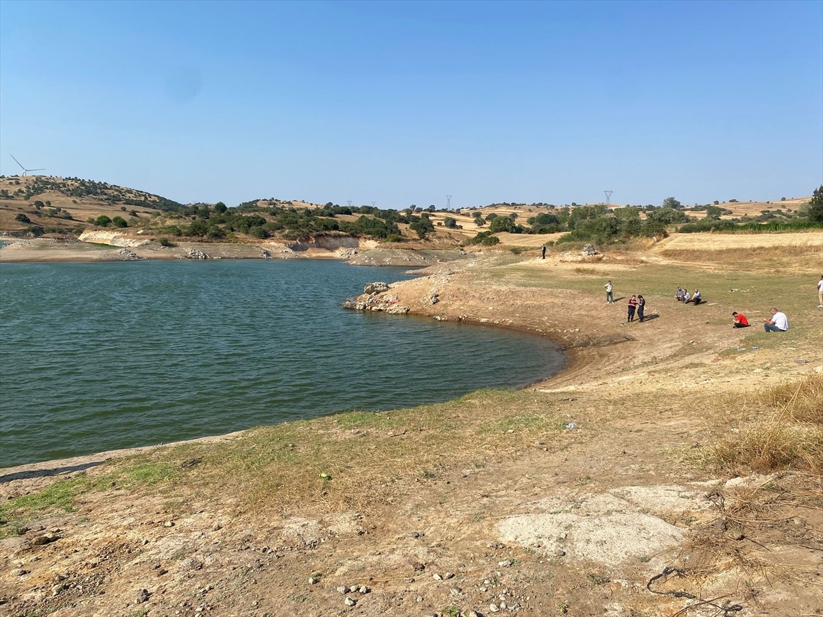 Balıkesir'in Karesi ilçesinde serinlemek için gölete giren 2 çocuk boğuldu. Çocukların cansız...