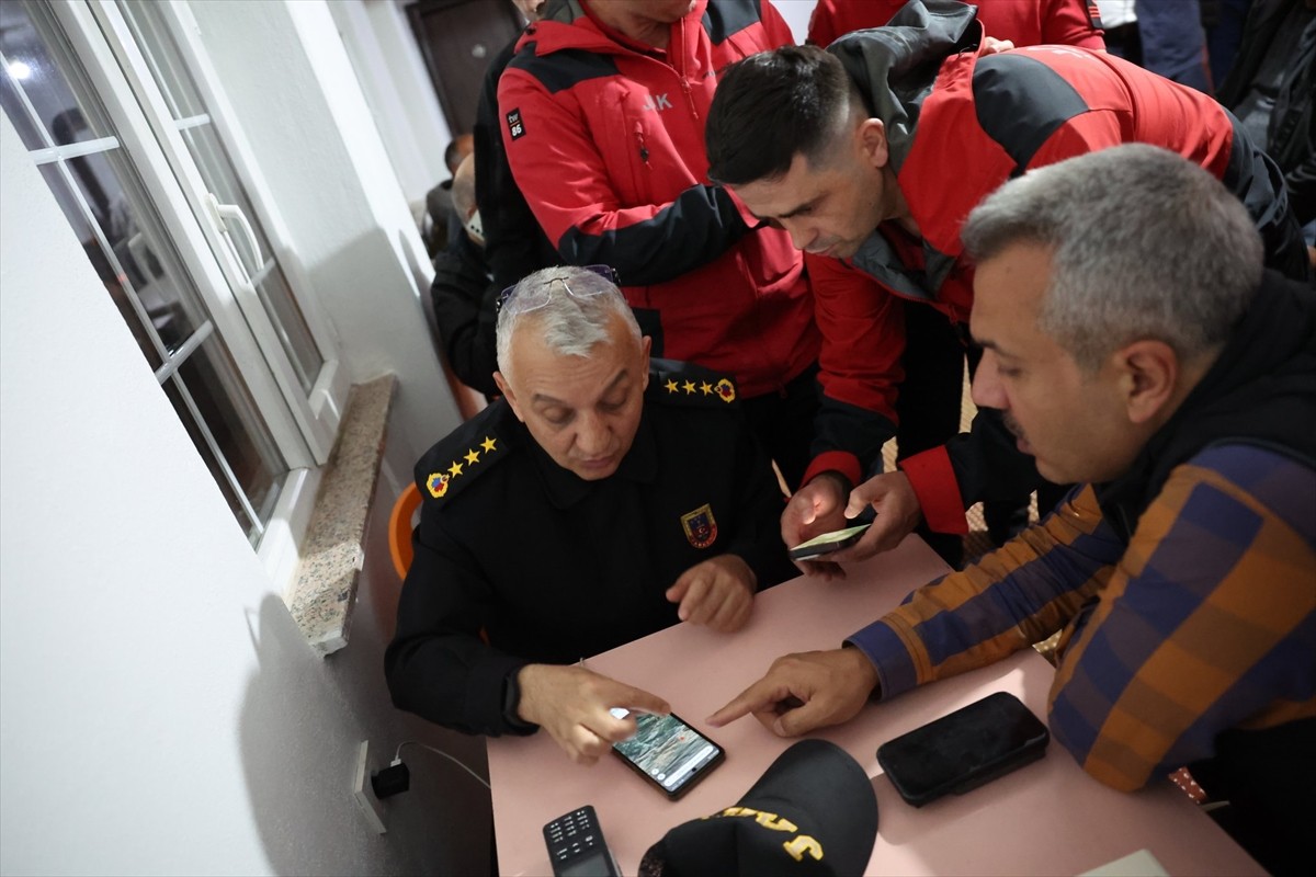  Bayburt-Rize-Erzurum sınır hattında düşen özel jete ulaşmak için başlatılan arama kurtarma...