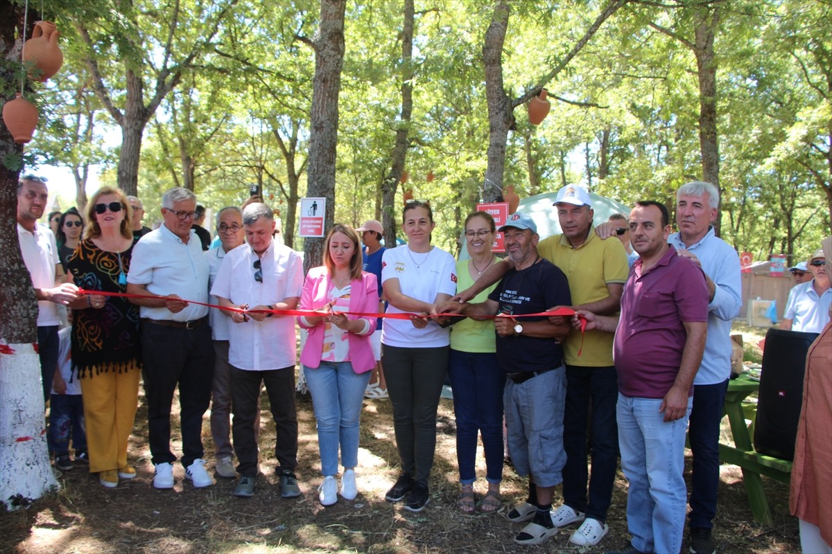 Bilecik'in Pazaryeri ilçesinde "Kınık Kamp ve Karavan Festivali" düzenlendi. Türkiye'nin farklı...