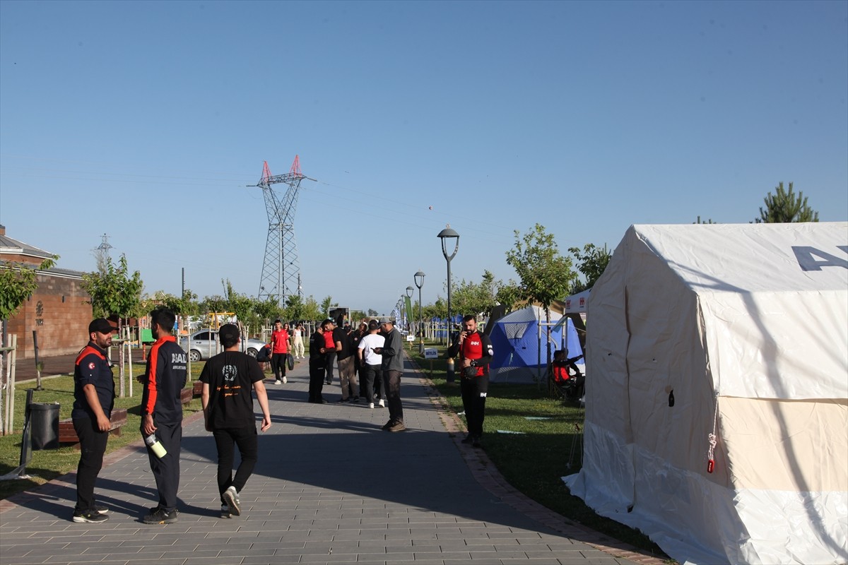 Bitlis'in Ahlat ilçesinde Afet ve Acil Durum Yönetimi Başkanlığı (AFAD) tarafından düzenlenen...