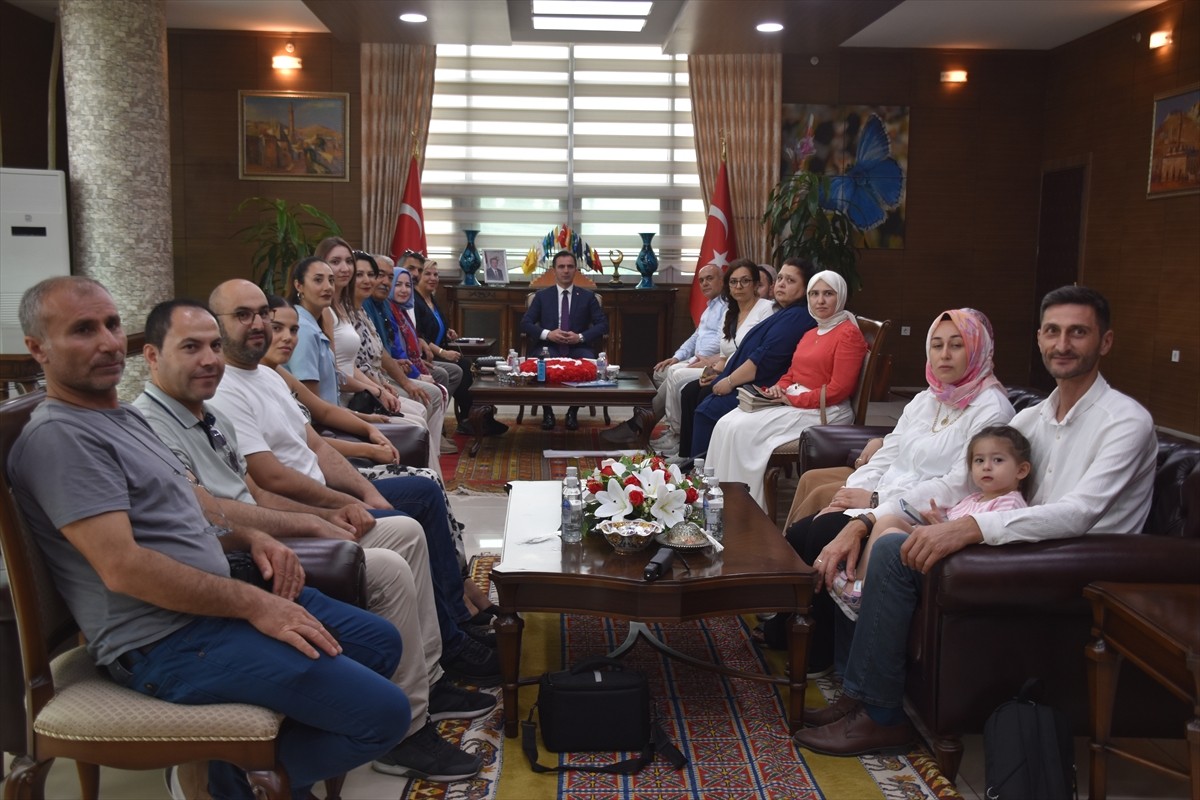 Bitlis'te, Kültür Sanat Muhabirleri Derneğince düzenlenen "6. Medya, Kültür Sanat ve Turizm...