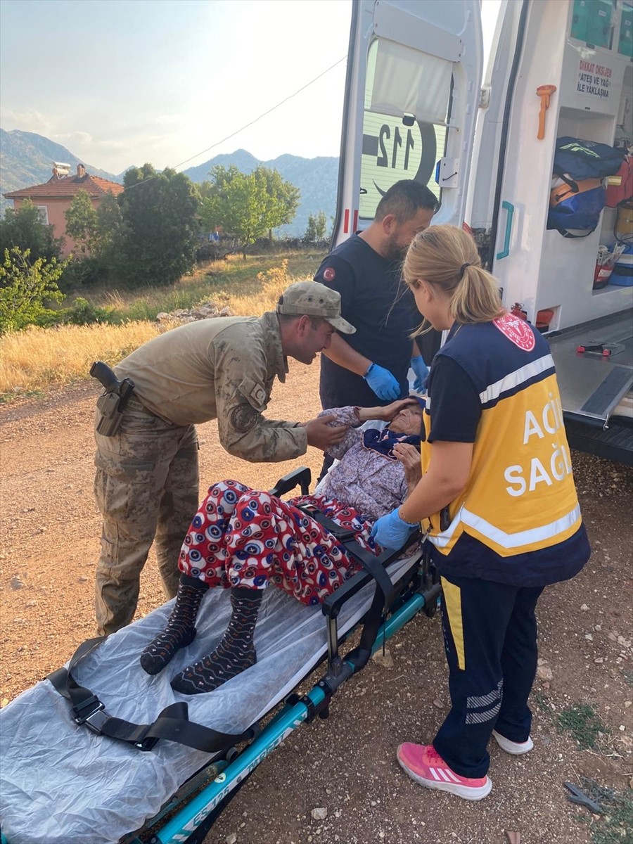 Burdur'un Ağlasun ilçesinde kayıp olarak aranan 85 yaşındaki kadın, evine yaklaşık 2 kilometre...