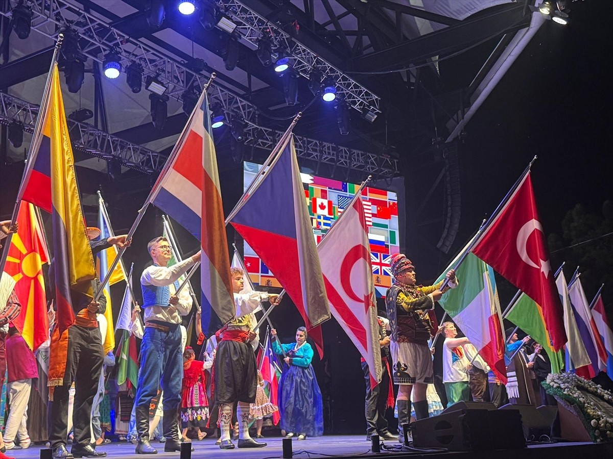 Büyükçekmece Belediyesince "Sevgi Birbirimize, Barış Hepimize" sloganıyla bu yıl 26. kez...