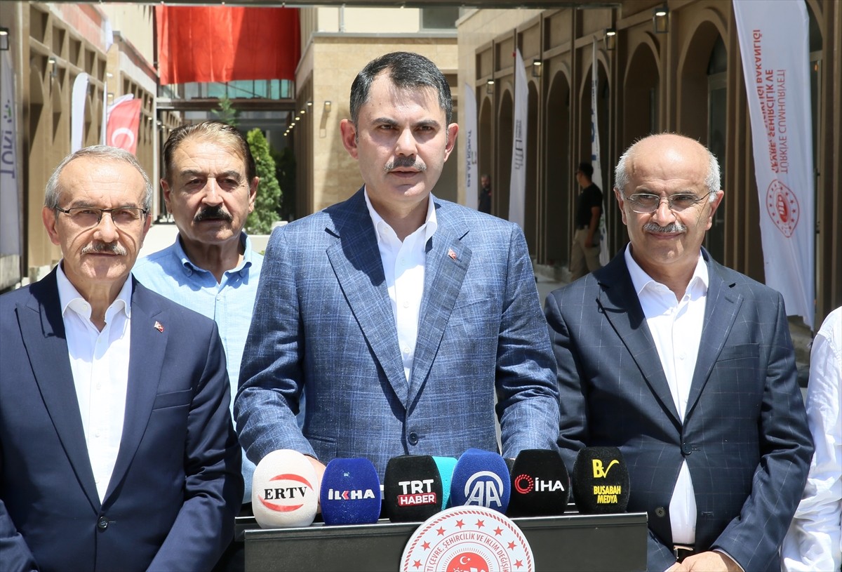 Çevre, Şehircilik ve İklim Değişikliği Bakanı Murat Kurum (sağ 2), Malatya'da bir dizi ziyarette...