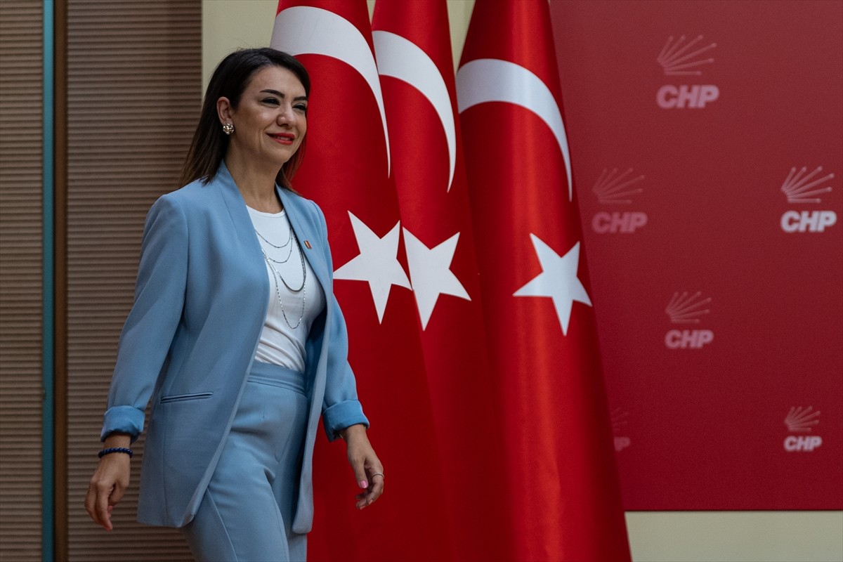 CHP Genel Başkan Yardımcısı Gamze Taşcıer, partisinin genel merkezinde düzenlediği basın...
