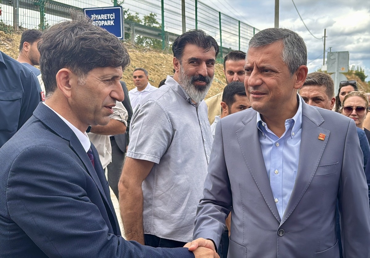 CHP Genel Başkanı Özgür Özel, İstanbul Büyükşehir Belediyesine (İBB) yönelik yolsuzluk...