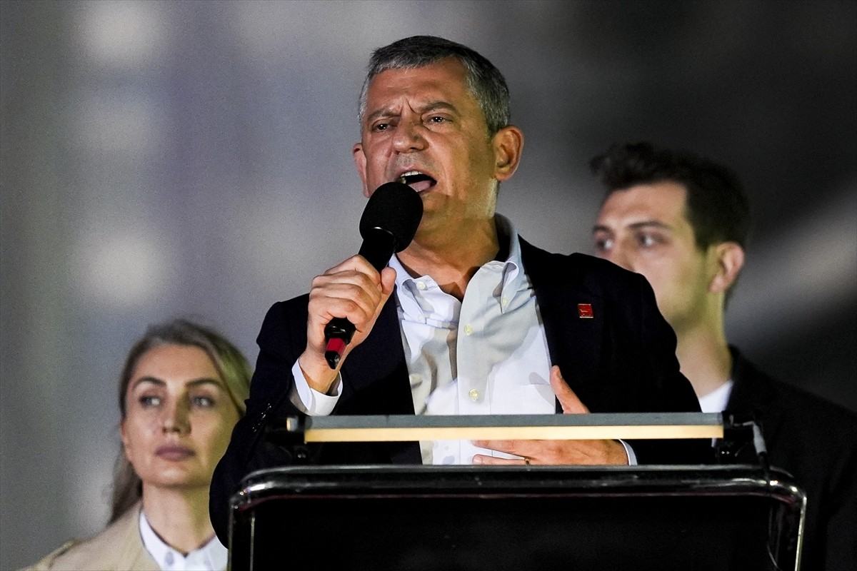 CHP Genel Başkanı Özgür Özel, İstanbul Büyükşehir Belediyesine (İBB) yönelik yolsuzluk ve terör...