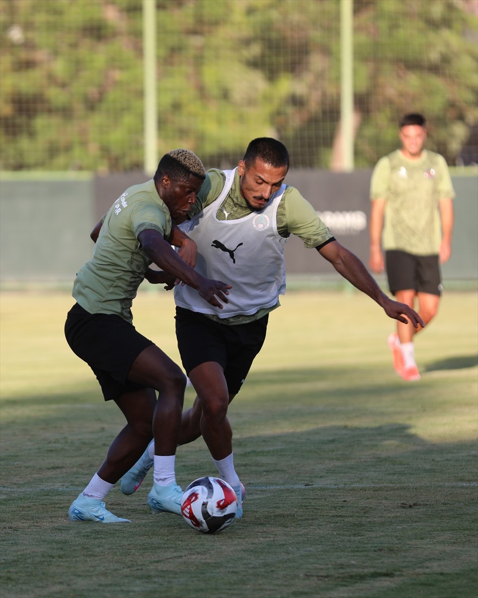 Corendon Alanyaspor, 2025-2026 sezonu hazırlıklarını yaptığı antrenmanla sürdürdü. Antrenman da...