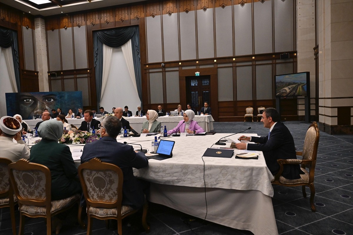 Cumhurbaşkanı Yardımcısı Cevdet Yılmaz, Nüfus Politikaları Kurulu 2. Toplantısı'na başkanlık etti....