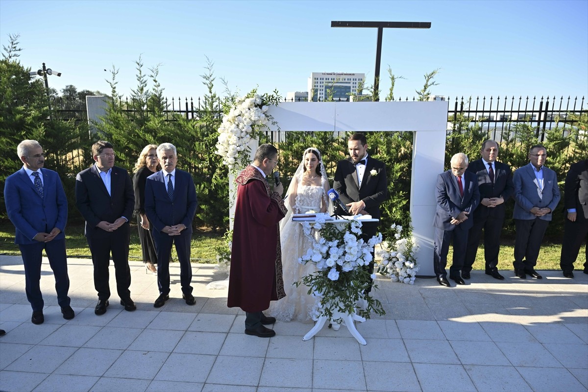 Danıştay Başsavcısı Cevdet Erkan'ın kızı Aybeniz Erkan ile Bahadır Erdem evlendi.