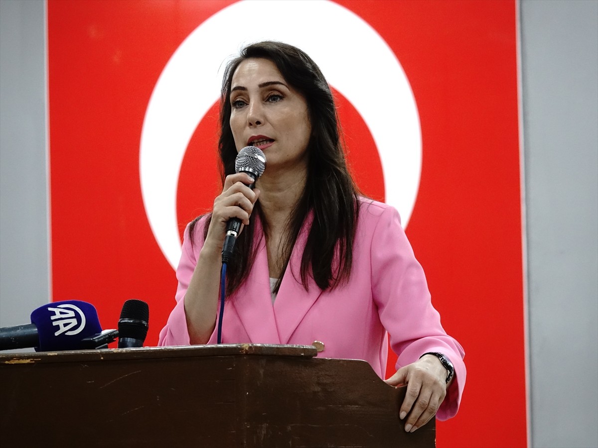 DEM Parti Eş Genel Başkanı Tülay Hatimoğulları, Balıkesir'in Edremit ilçesi Altonoluk...