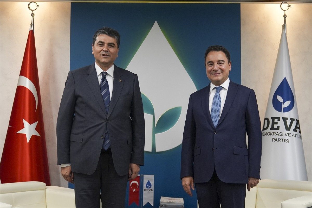 Demokrat Parti Genel Başkanı Gültekin Uysal (sağda), DEVA Partisi Genel Başkanı Ali Babacan'ı...