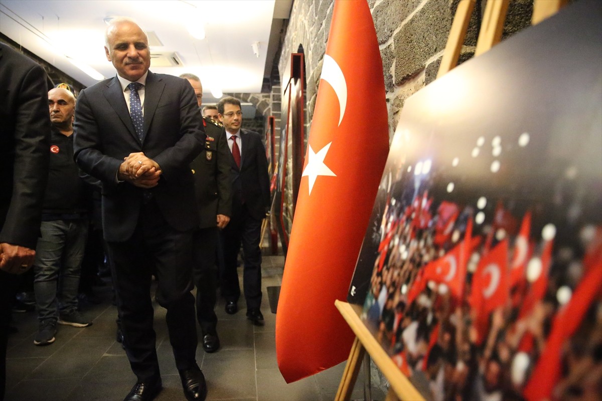 Diyarbakır'da 15 Temmuz Demokrasi ve Milli Birlik Günü dolayısıyla çeşitli etkinlikler düzenlendi....