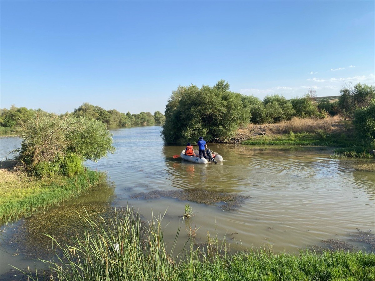 Diyarbakır'da serinlemek için girdikleri Dicle Nehri'nde boğulma tehlikesi geçiren kardeşini ve...
