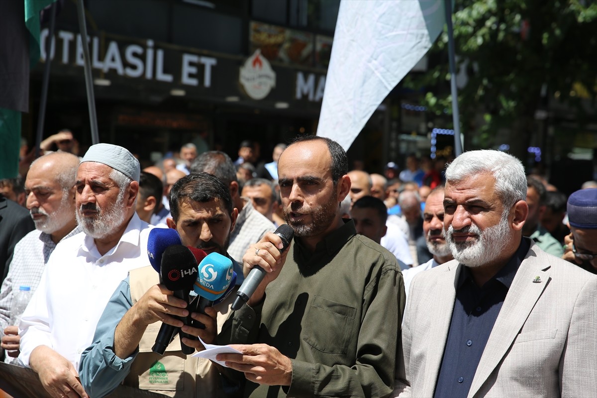 Diyarbakır'da yapılan basın açıklamasıyla, bir mizah dergisinde Hazreti Muhammed'in karikatür...