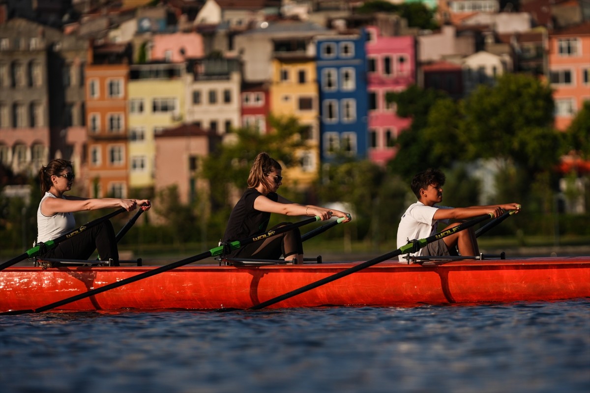 Dünyanın en eski spor dallarından biri olan küreğe olan ilgi her geçen gün artıyor. Bu spora ilgi...