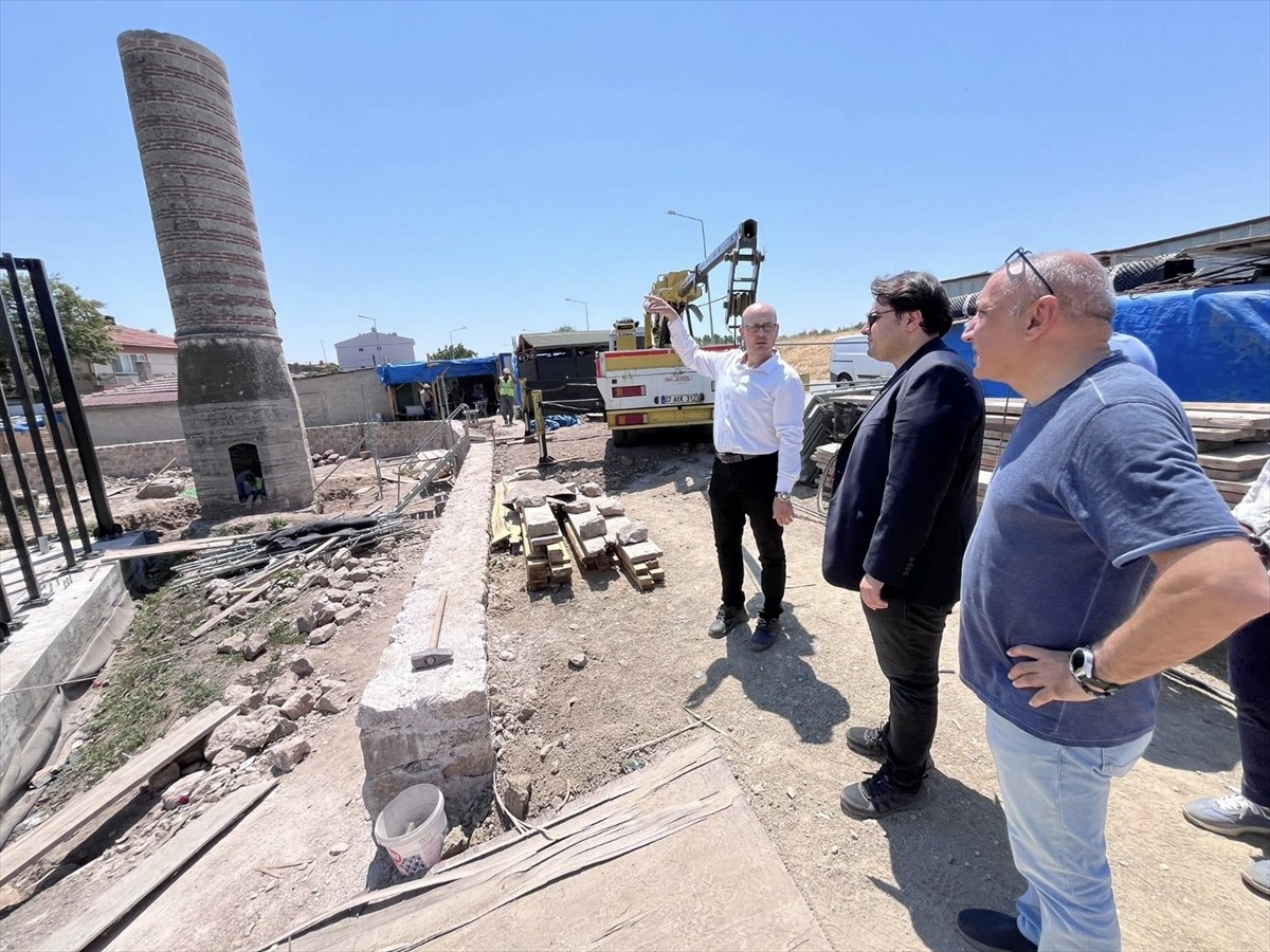 Edirne'de bugüne yalnızca minaresinin yıkılmamış kısmı ulaşan Şeyh Şüceaddin Camisi'nin...