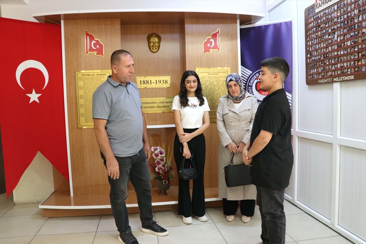 Elazığ'da yaşayan Yiğit Bulut, kamyon şoförü babası ve ev kadını annesinin desteğiyle Liselere...