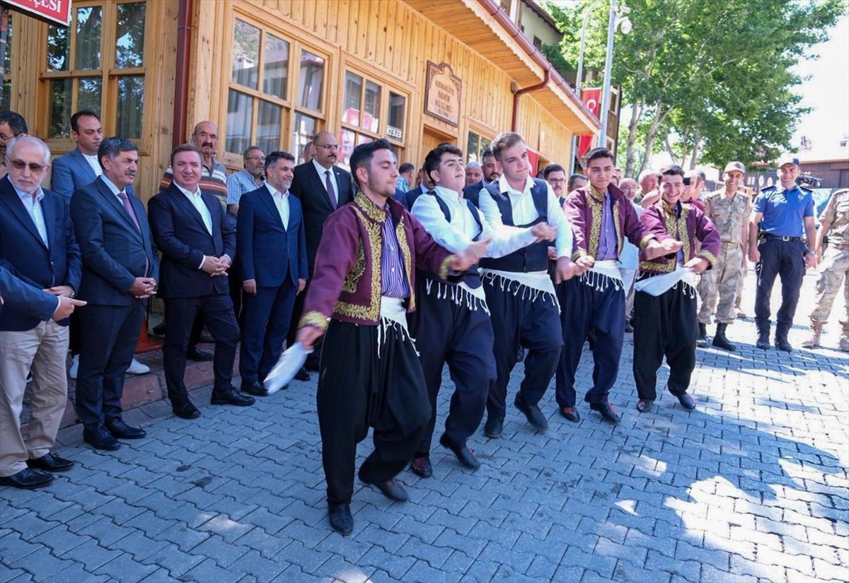 Erzincan'ın Kemaliye ilçesinde bu yıl 46'ncısı düzenlenen "Kemaliye (Eğin) Uluslararası Kültür ve...