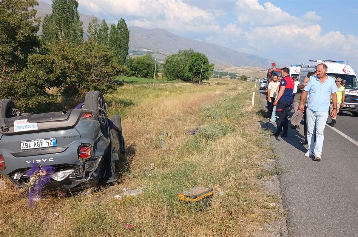 Erzincan’da devrilen otomobildeki 1 kişi öldü, 4 kişi yaralandı.