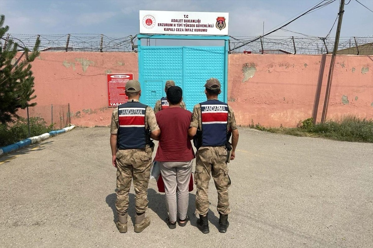 Erzurum'da, FETÖ üyeliğinden hakkında kesinleşmiş 4 yıl 2 ay hapis cezası bulunan firari hükümlü...