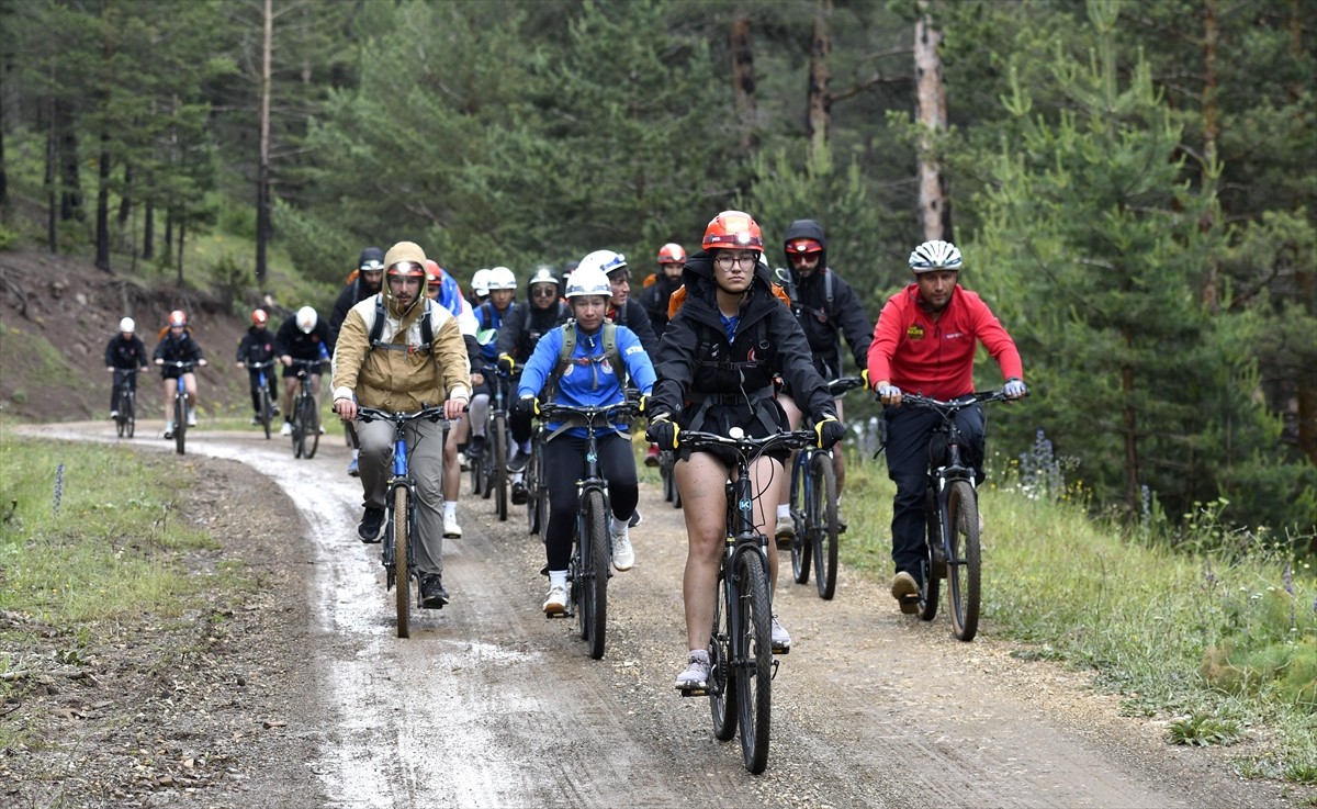 Erzurum'da, üniversiteli gençlerin doğayla iç içe, ekip ruhu içerisinde fiziksel ve zihinsel...